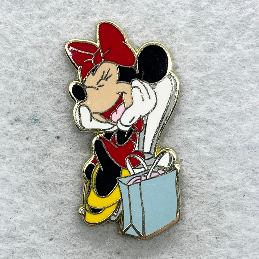 Disney A Magical Gathering Scrapbook Family Pin Gathering Minnie Mouse Pin